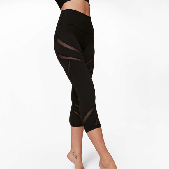 LULULEMON black high rise crop leggings - Picture 2 of 9